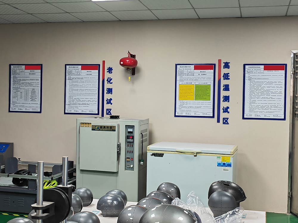 Vrhunska hokejska oprema: laboratorij za testiranje in proizvodni obrat